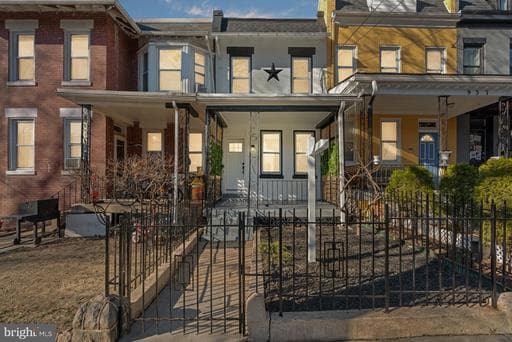939 SHEPHERD STREET - Photo 1