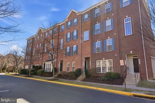 2173 Abbottsbury Way, Woodbridge, VA 22191-6552, United States - Photo 1