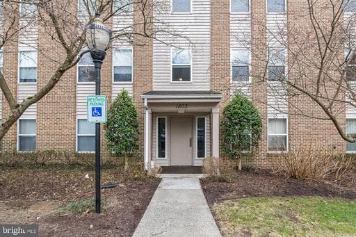 1803 SNOW MEADOW LANE 202 - Photo 1