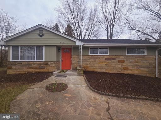 116 ARMSTRONG STREET - Photo 1