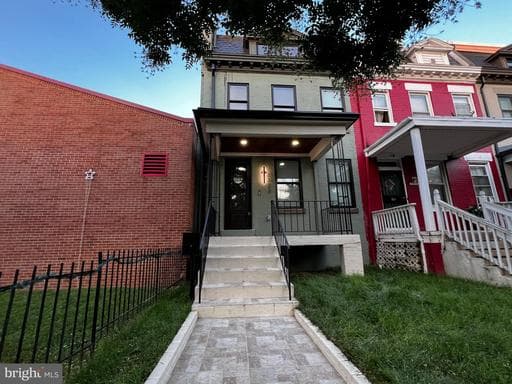3323 SHERMAN AVENUE - Photo 1