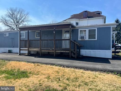 17813 SHERMAN AVENUE - Photo 1