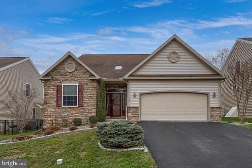 14 CHAMBERLAIN LANE - Photo 1