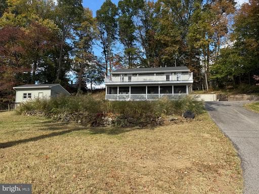 453 WALNUT DRIVE - Photo 1