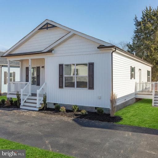 826 MINERAL AVENUE - Photo 1