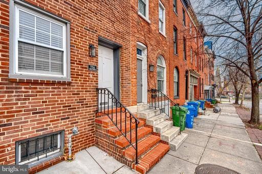 736 LIGHT STREET - Photo 1