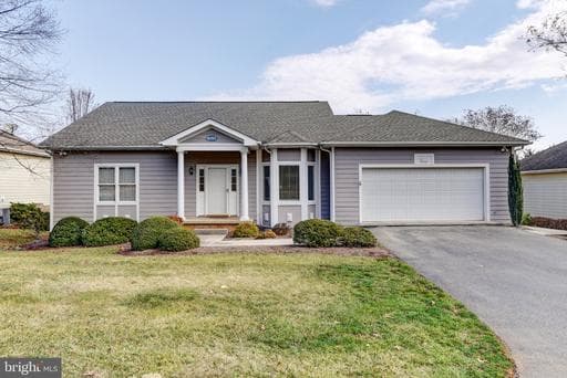 1052 8th Fairway Ln, Huddleston, VA 24104-3592, United States - Photo 1