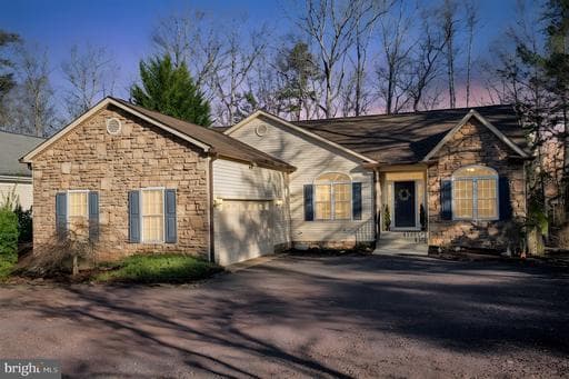 101 OAK COURT - Photo 1