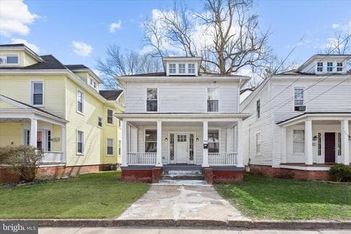 302 HAZEL AVENUE - Photo 1