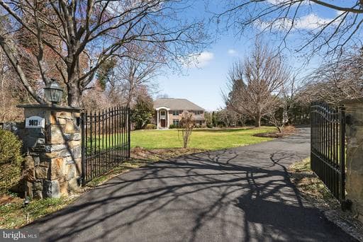 9012 OLD DOMINION DRIVE - Photo 1