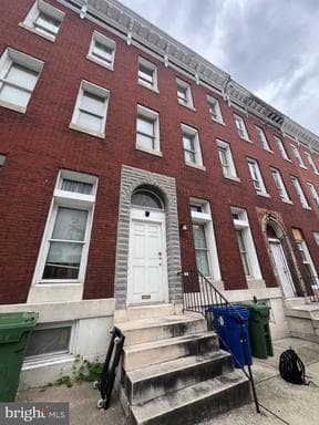 1205 ARGYLE AVENUE - Photo 1
