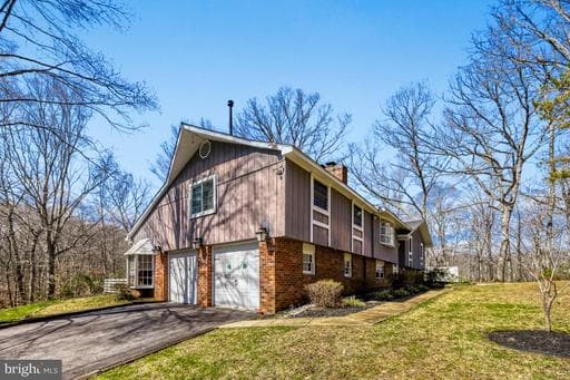 2110 HALLMARK DRIVE - Photo 1