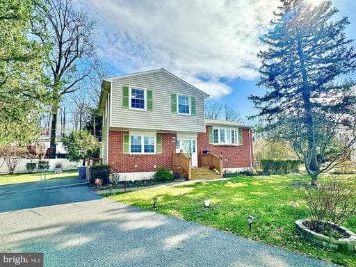 605 ZELL COURT - Photo 1