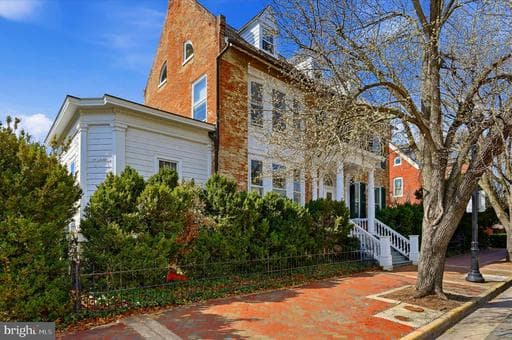 217 W BOSCAWEN STREET - Photo 1