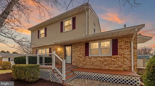 211 BOND AVENUE - Photo 1