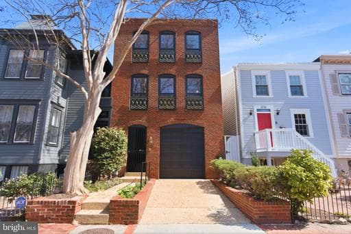 306 9th St SE, Washington, DC 20003-2114, United States - Photo 1