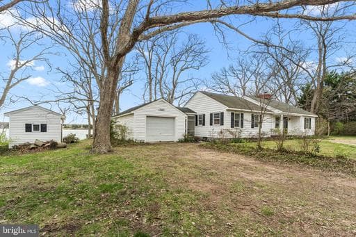 375 HICKORY POINT DRIVE - Photo 1
