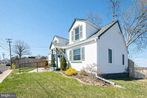 303 W 10TH STREET - Photo 1