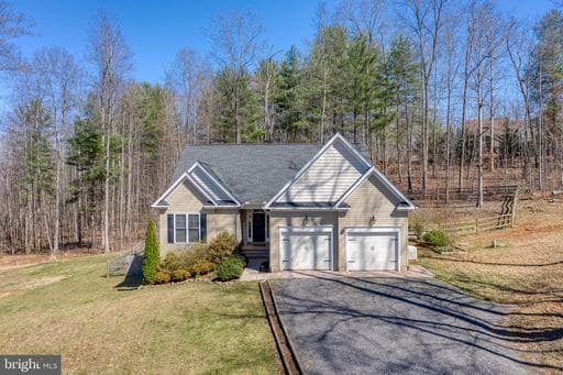 10137 LAKE CREST PLACE - Photo 1