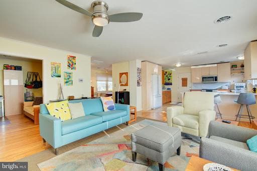946 BRYANT AVENUE - Photo 1