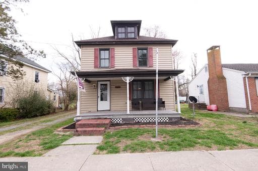 105 CENTER STREET - Photo 1