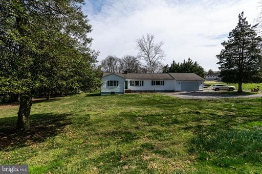 885 CECIL AVENUE - Photo 1