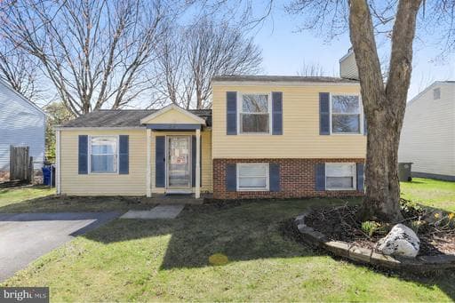 142 MELROSE COURT - Photo 1