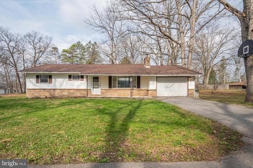 407 SENECA AVENUE - Photo 1