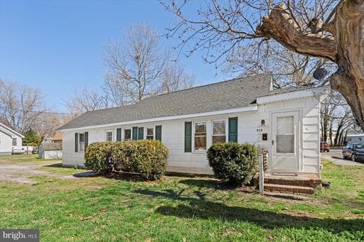 705 ROGER STREET - Photo 1