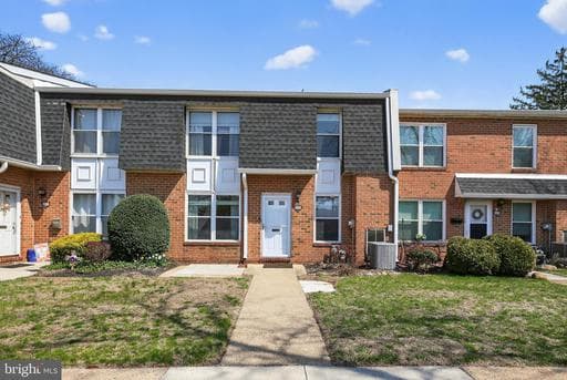 1059 HARBOUR DRIVE - Photo 1