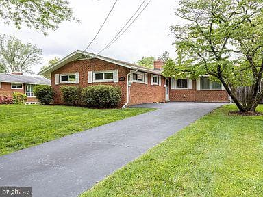 10102 Cornwall Rd, Fairfax, VA 22030-2014, United States - Photo 1