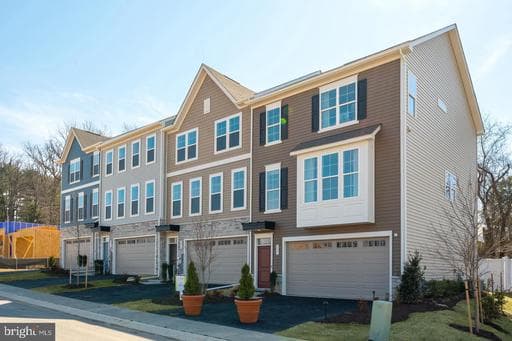 102 ARROWHEAD DRIVE - Photo 1
