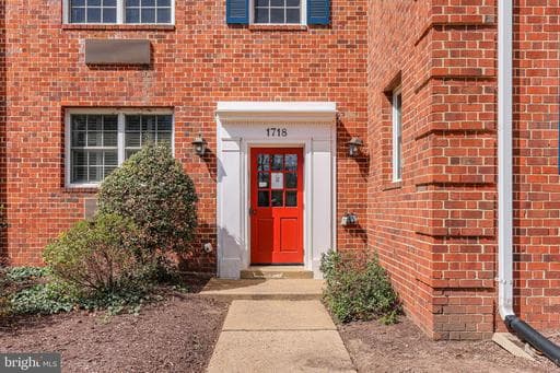 1718 W ABINGDON DRIVE 103