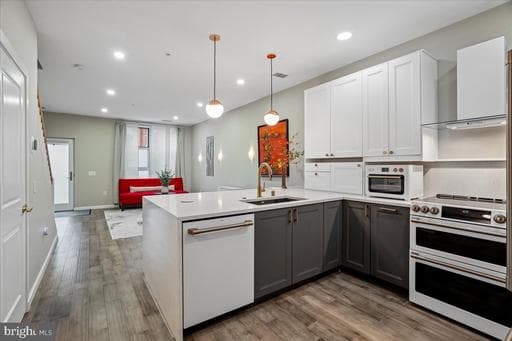 343 CEDAR STREET 111 - Photo 1