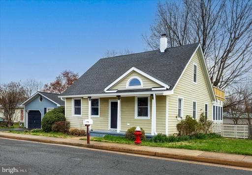 104 PERSHING AVENUE - Photo 1