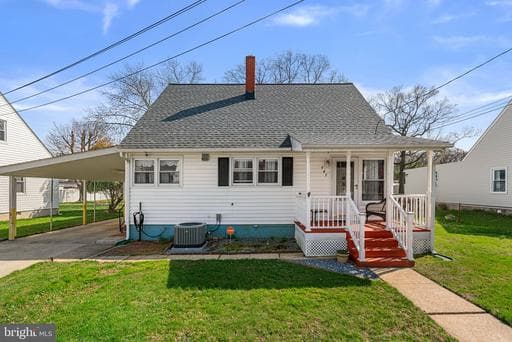 945 KINWAT AVENUE - Photo 1
