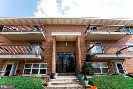 3635 GLENGYLE AVENUE 5B - Photo 1