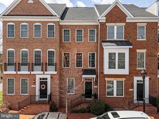459 HAUPT SQUARE - Photo 1