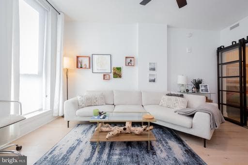 1211 VAN STREET 1210