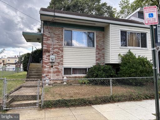 633 RALEIGH PLACE
