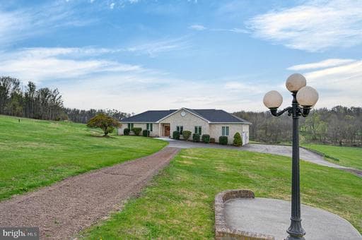 363 DAVIS LANE - Photo 1