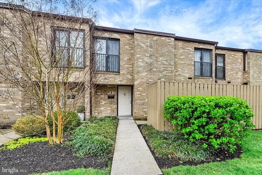 37 PICKBURN COURT C - Photo 1