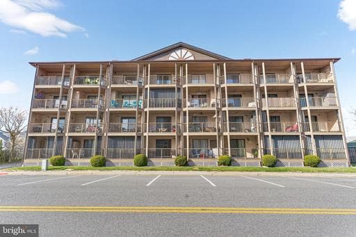 204 33RD STREET 208 - Photo 1