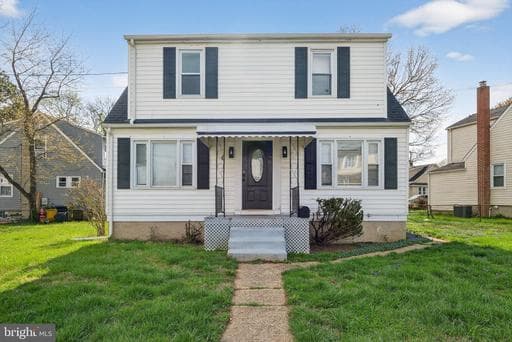 6 CIRCLE DRIVE - Photo 1