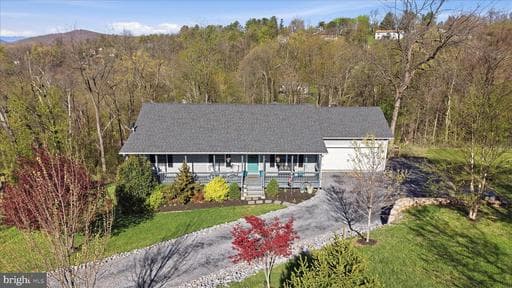112 APPLE ORCHARD DRIVE - Photo 1