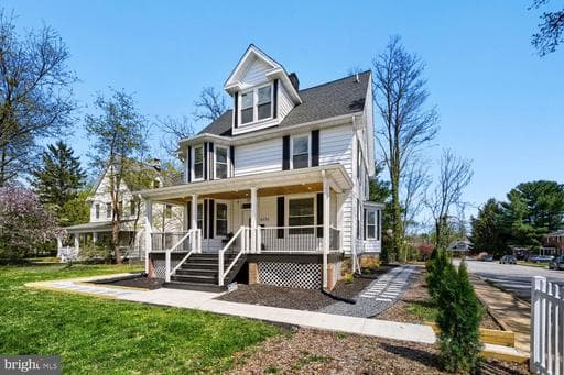 6235 BELLONA AVENUE - Photo 1
