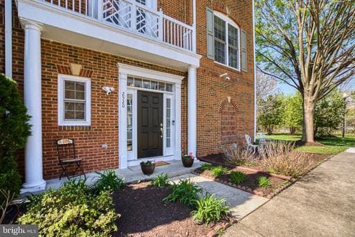 2520 Walnut Leaf Ln, Herndon, VA 20171-4653, United States - Photo 1