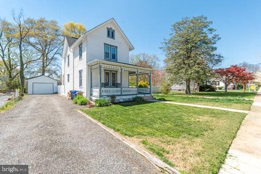 324 LAUREL AVENUE - Photo 1