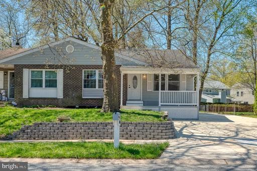 406 LABURNUM ROAD - Photo 1