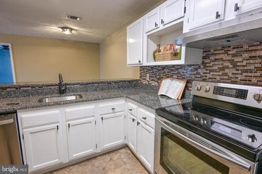 606 SQUIRE LANE 606-G - Photo 1